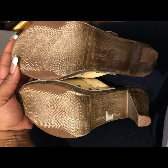 Clogs - Picture 2 of 3